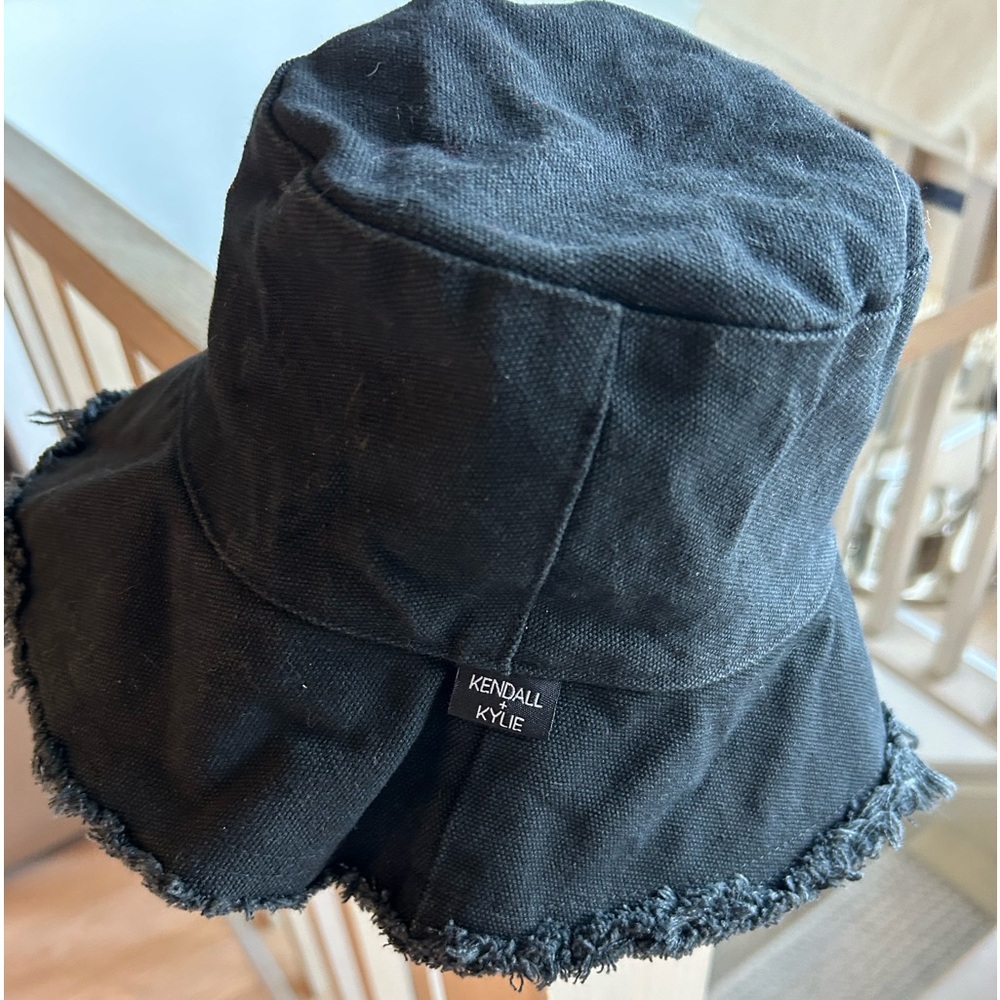 Kendall & Kylie Frayed brim bucket hat black denim